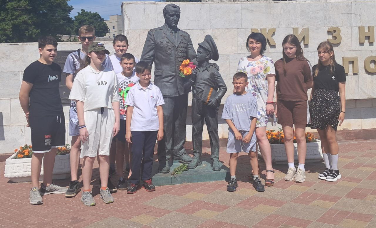 Посещение мемориала «Памяти павших в годы Великой Отечественной войны 1941-1945 гг» Посещение мемориала «Памяти павших в годы Великой Отечественной войны 1941-1945 гг».